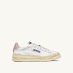 Autry γυναίκες Χαμηλά vintage sneakers ντάλας με φινίρισμα κόλλας σε λευκό δέρμα και ροζ πούδρα 04FXF262